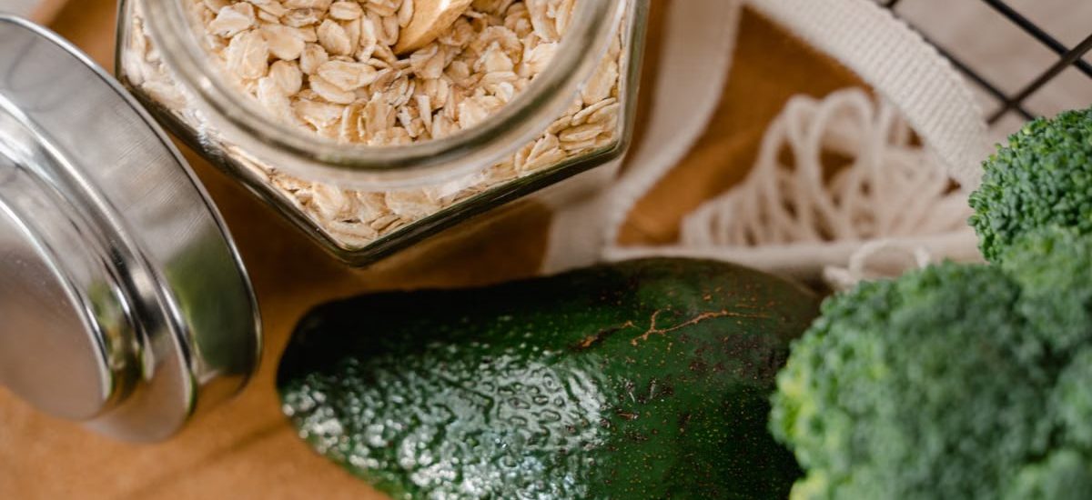 A close-up of oats, avocado, and broccoli in eco-friendly packaging, promoting a no plastic lifestyle.