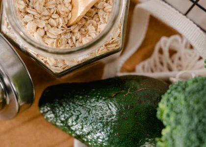A close-up of oats, avocado, and broccoli in eco-friendly packaging, promoting a no plastic lifestyle.